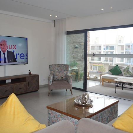 Surf Palace Beachfront Apartment Szavíra Kültér fotó