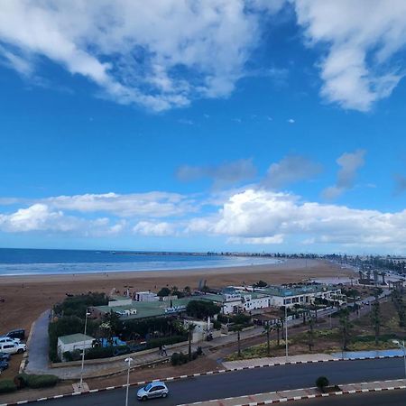 Surf Palace Beachfront Apartment Szavíra Kültér fotó