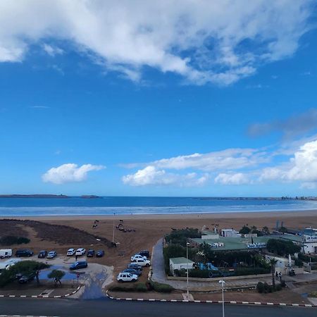 Surf Palace Beachfront Apartment Szavíra Kültér fotó