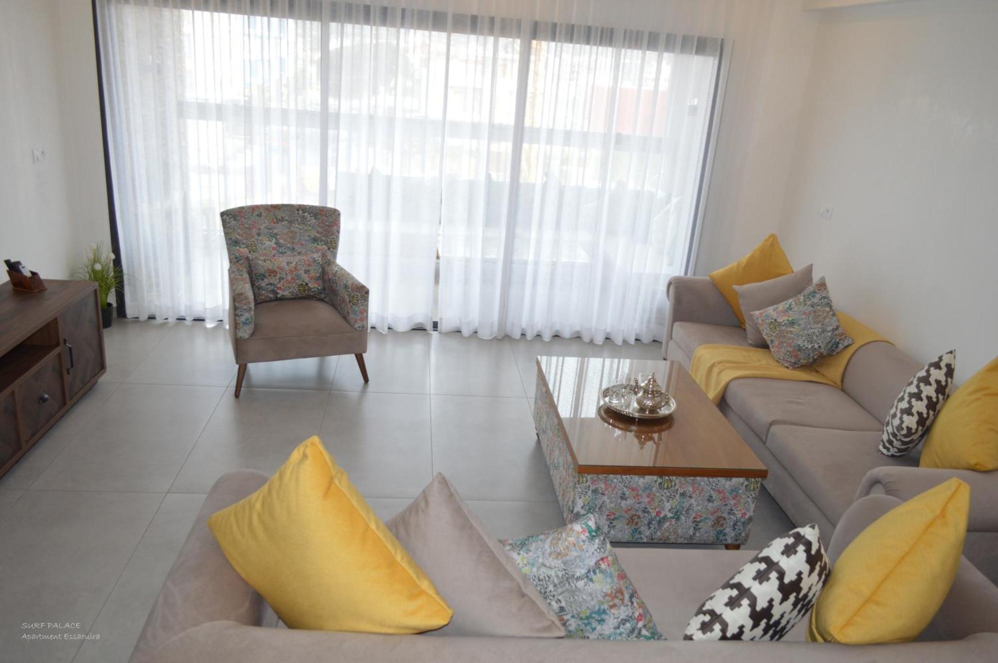 Surf Palace Beachfront Apartment Szavíra Kültér fotó