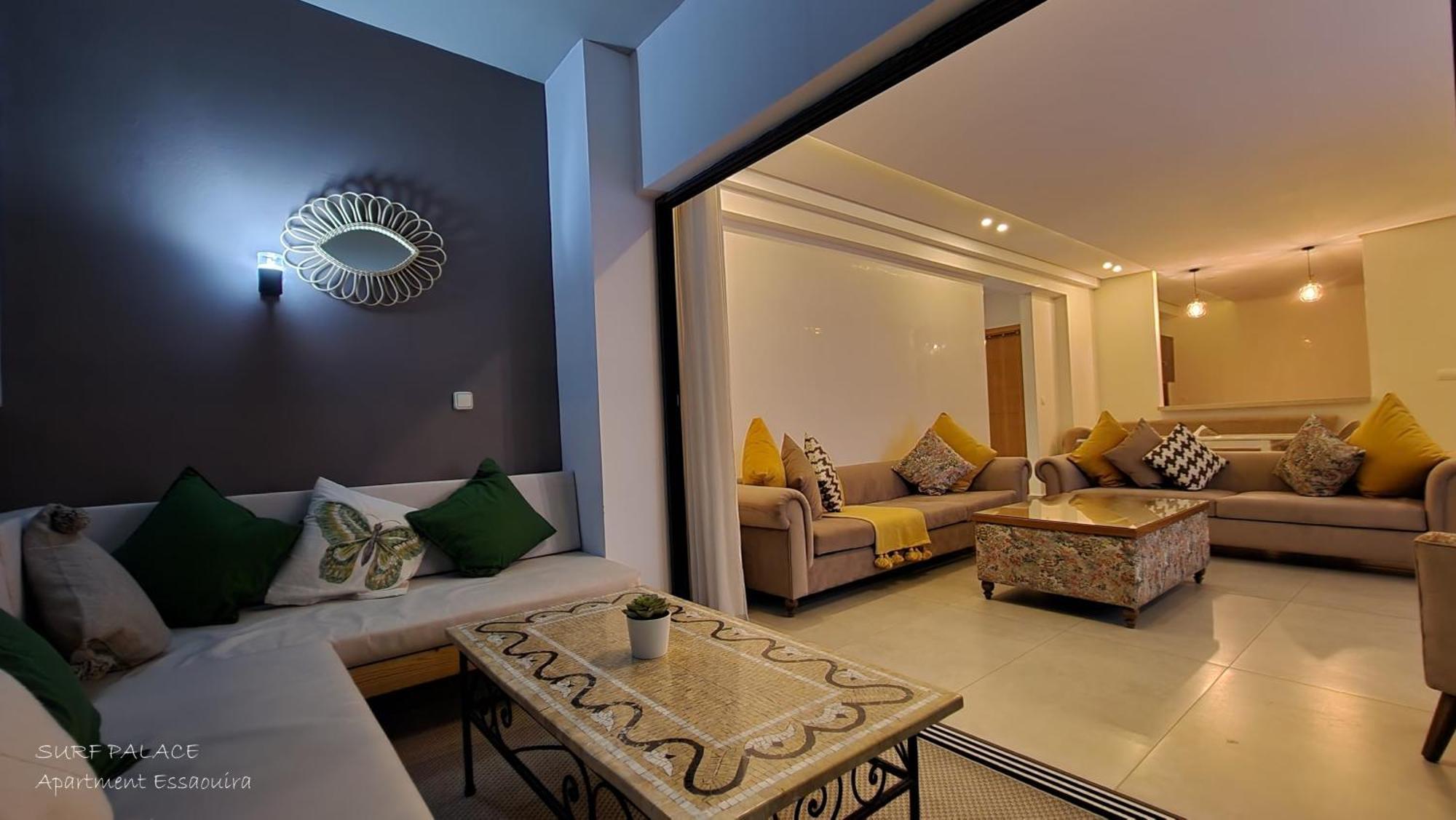 Surf Palace Beachfront Apartment Szavíra Kültér fotó