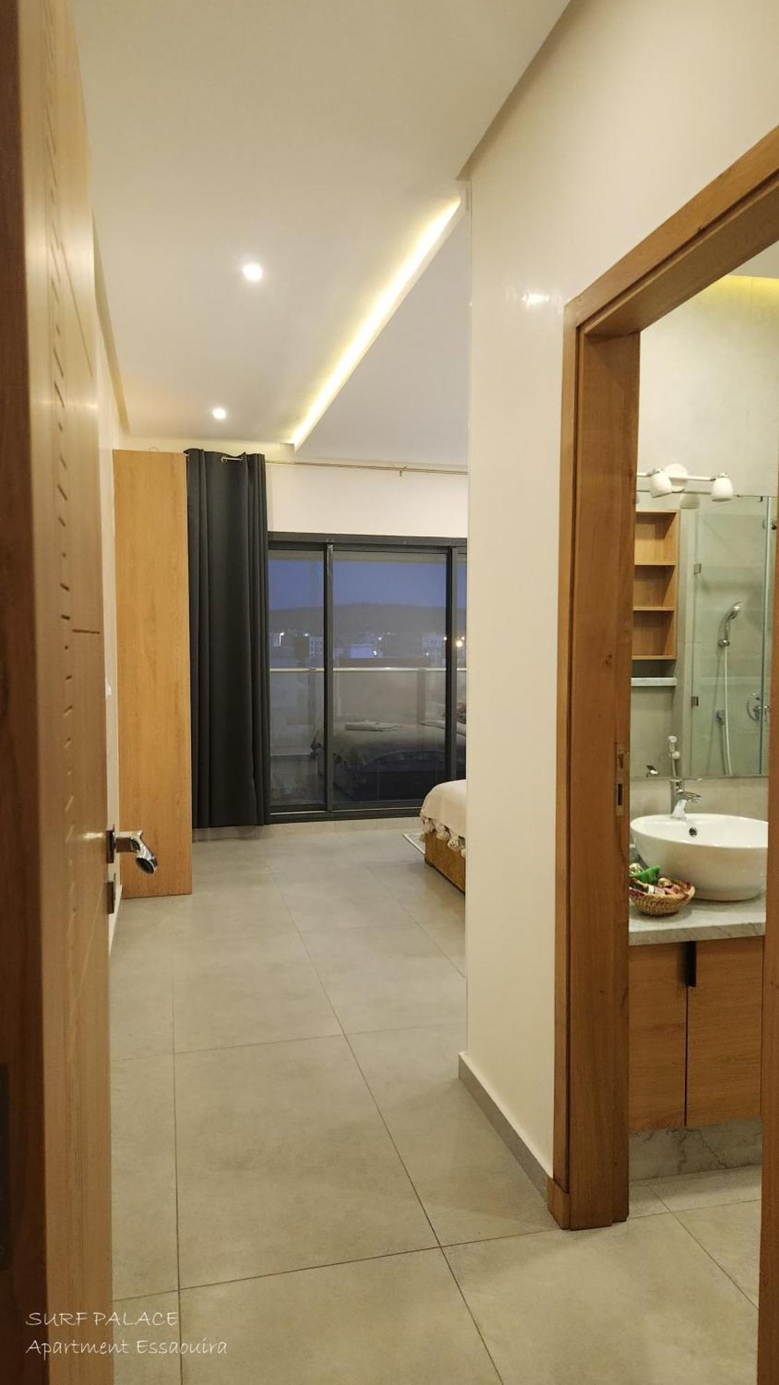 Surf Palace Beachfront Apartment Szavíra Kültér fotó
