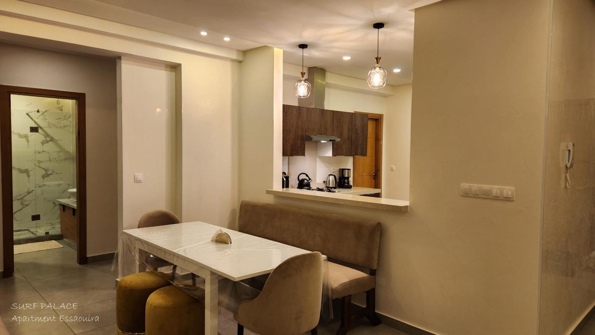 Surf Palace Beachfront Apartment Szavíra Kültér fotó