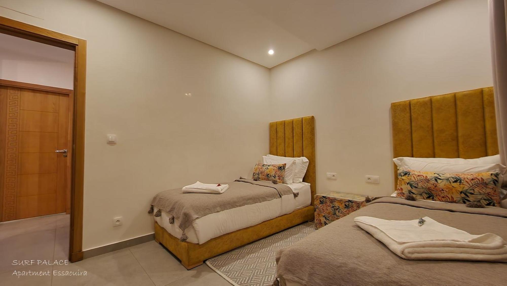 Surf Palace Beachfront Apartment Szavíra Kültér fotó