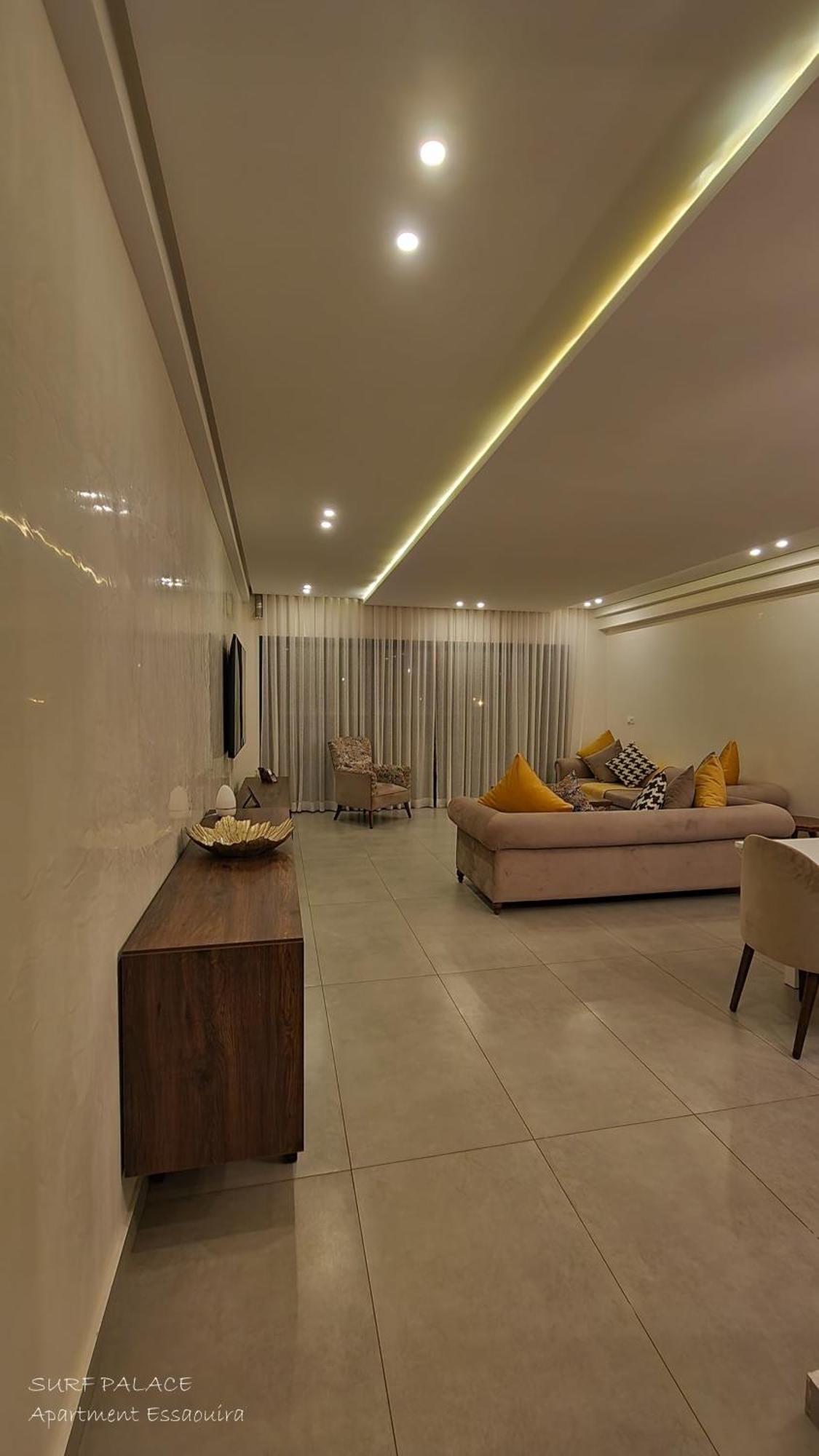 Surf Palace Beachfront Apartment Szavíra Kültér fotó