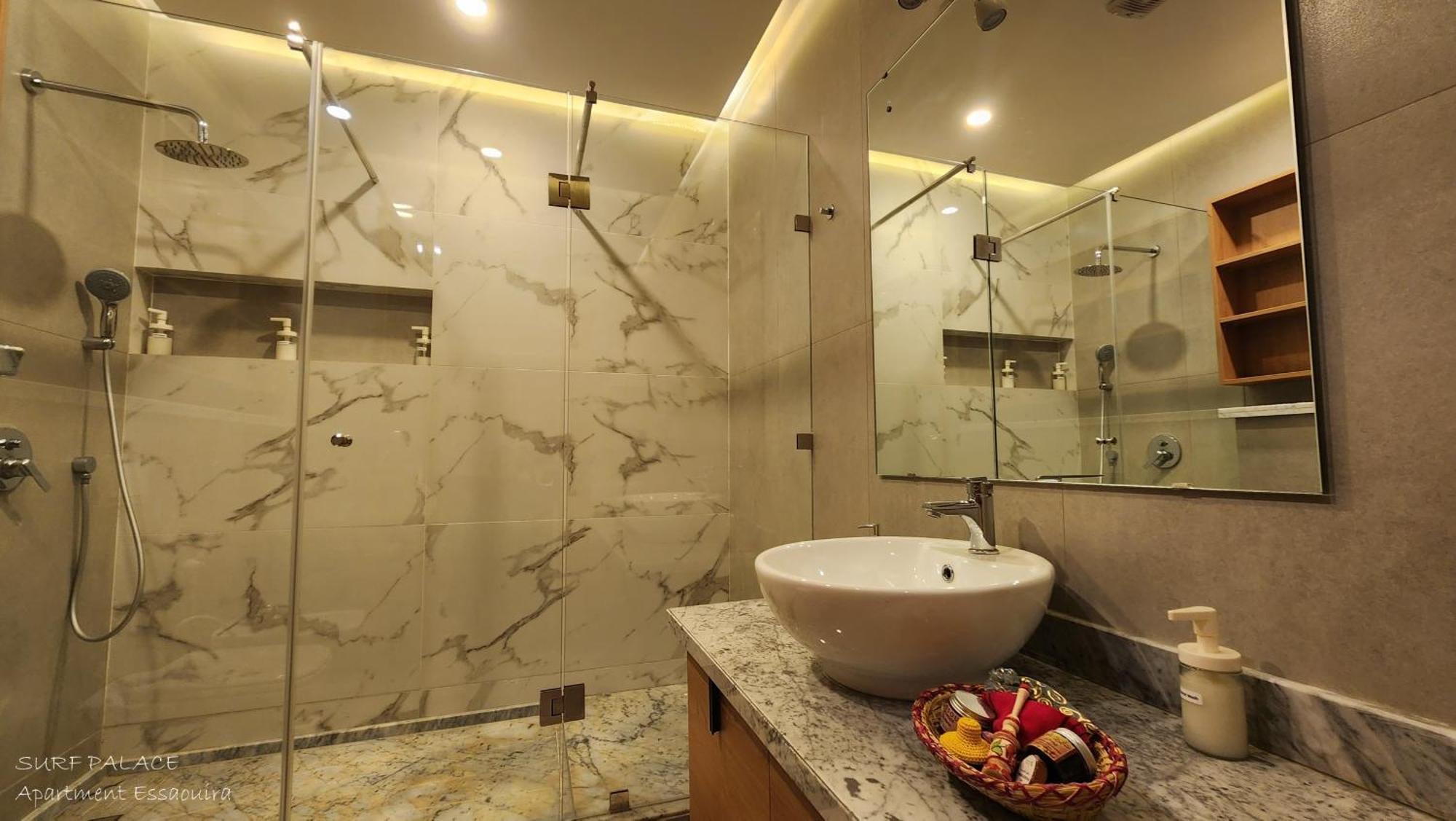 Surf Palace Beachfront Apartment Szavíra Kültér fotó