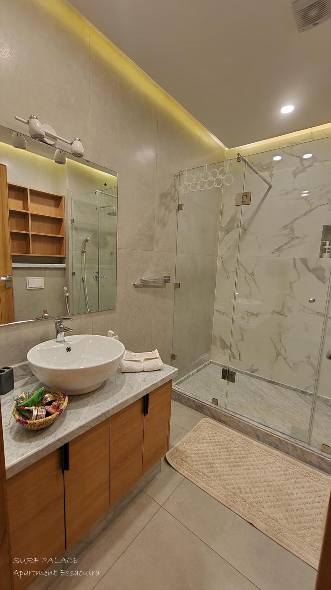 Surf Palace Beachfront Apartment Szavíra Kültér fotó