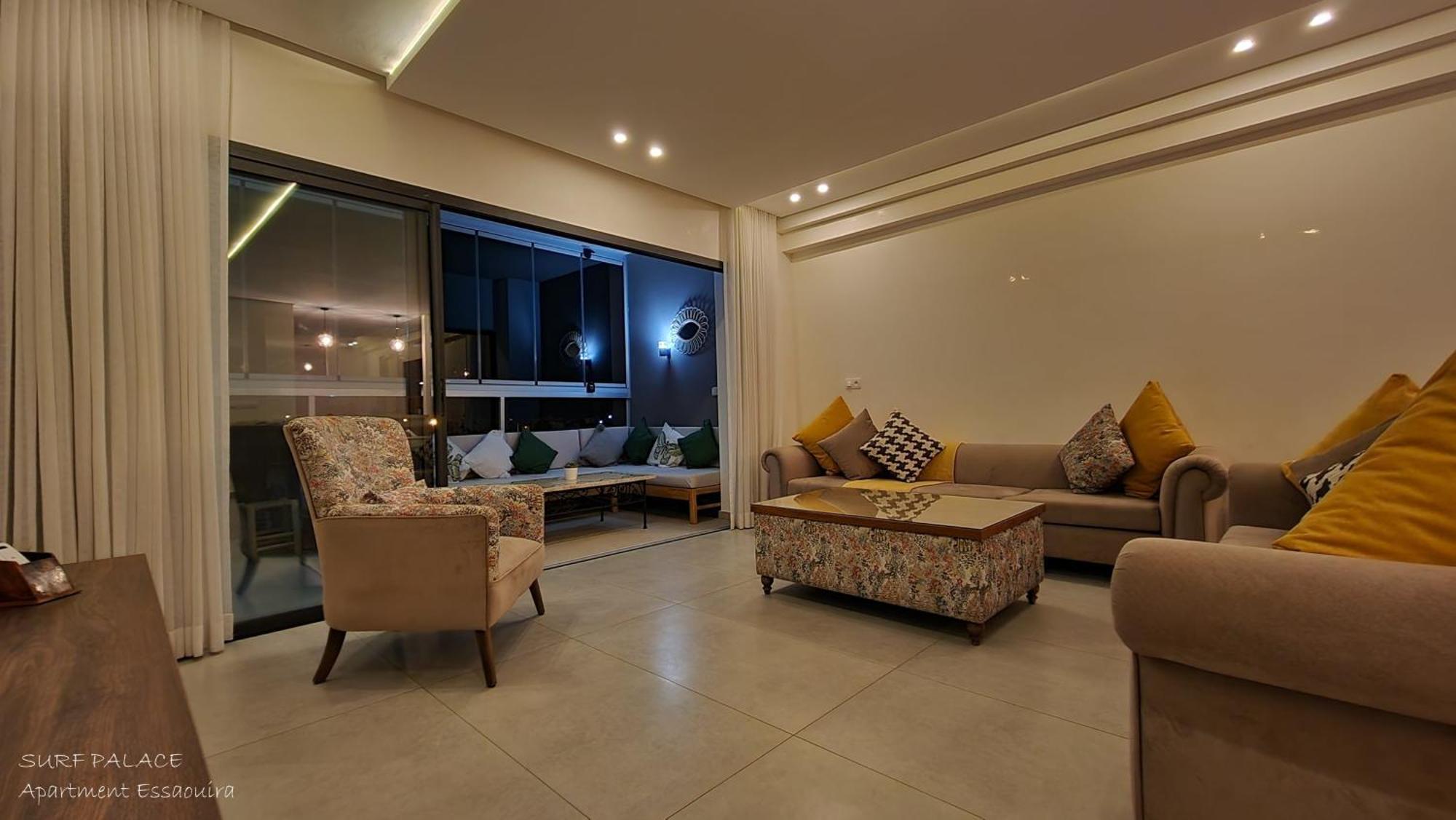 Surf Palace Beachfront Apartment Szavíra Kültér fotó