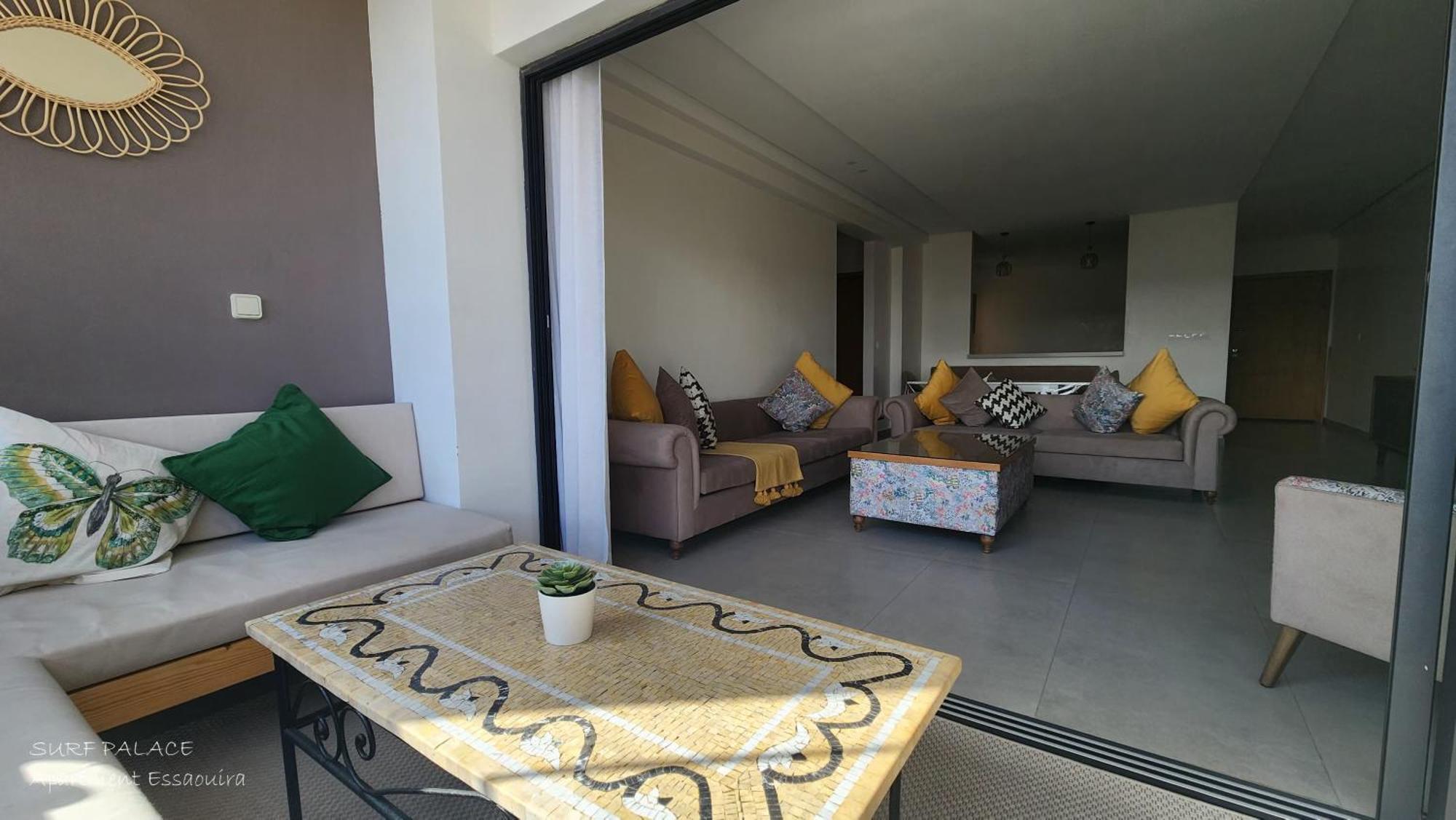 Surf Palace Beachfront Apartment Szavíra Kültér fotó