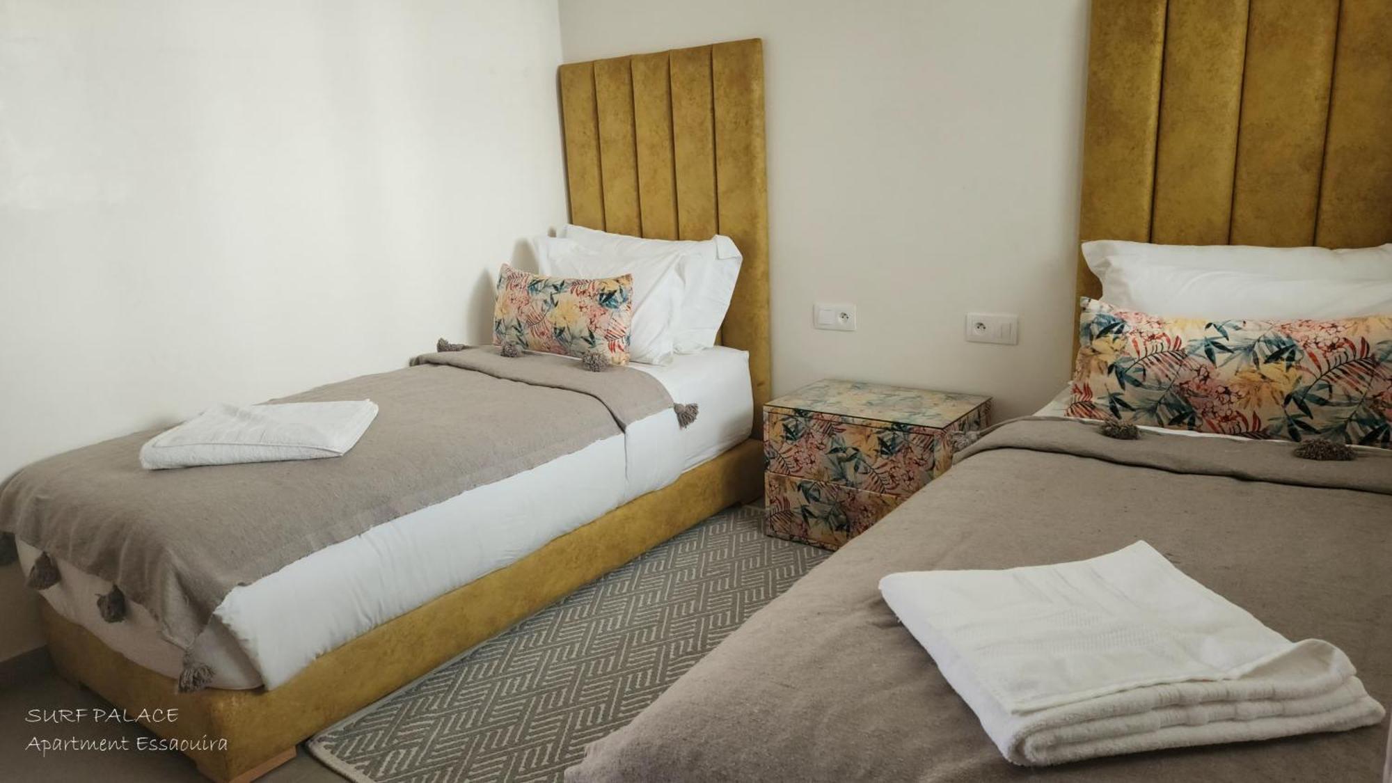 Surf Palace Beachfront Apartment Szavíra Kültér fotó