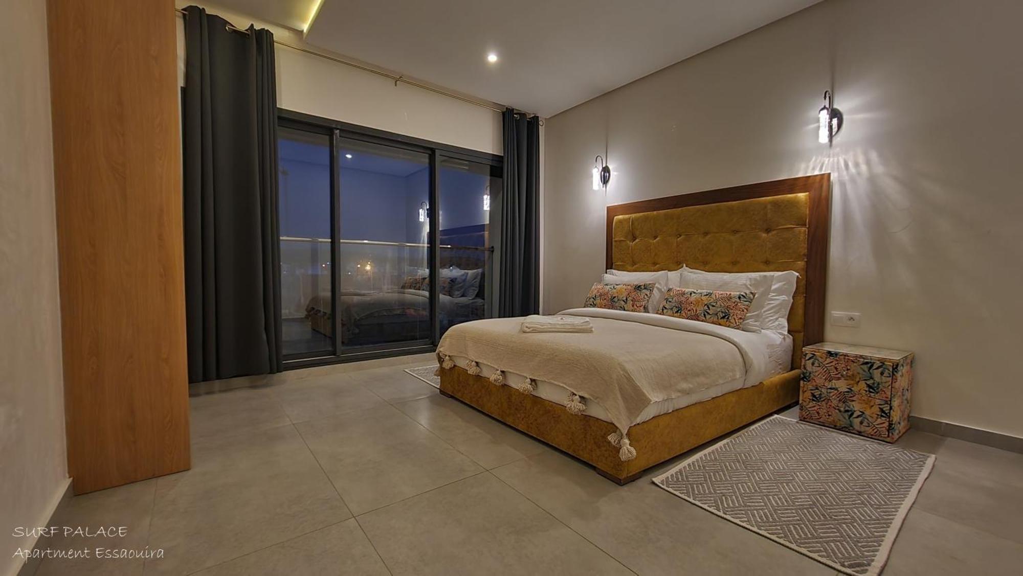 Surf Palace Beachfront Apartment Szavíra Kültér fotó